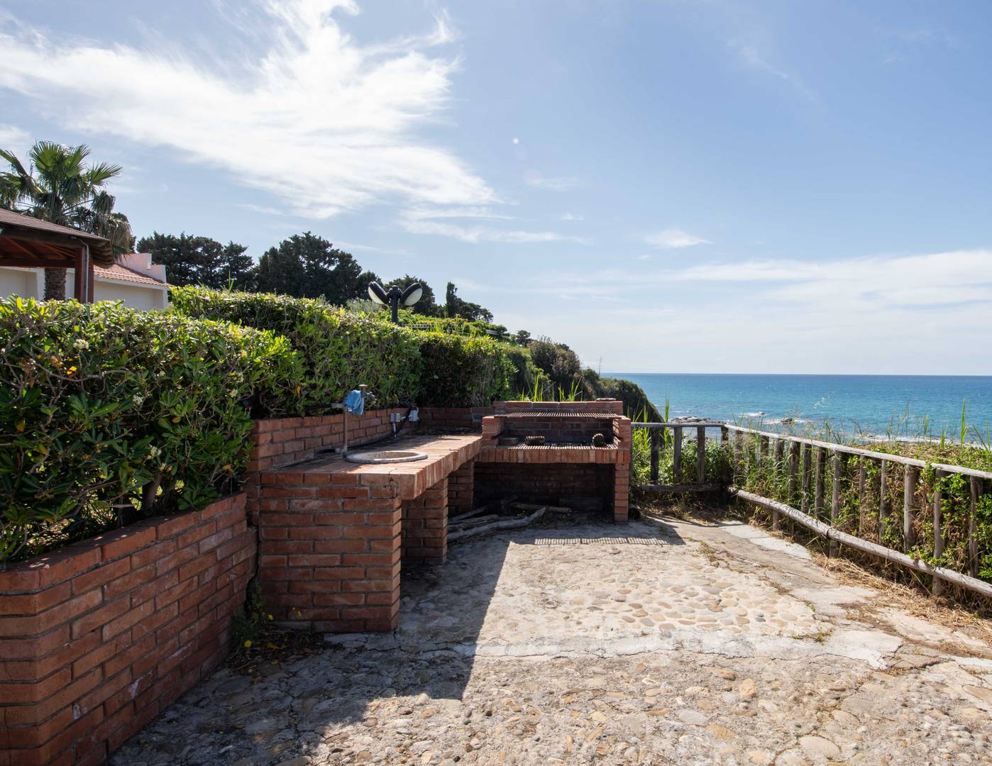 Villa Giulia Vista Mare con Spiaggia Privata - Interni eleganti e servizi di lusso B&B a Mazzaforno - Immagine 3